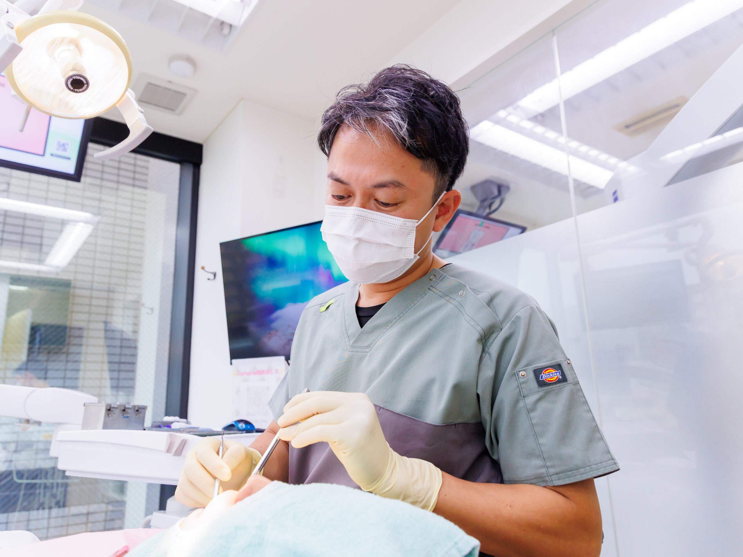 院長による治療の様子